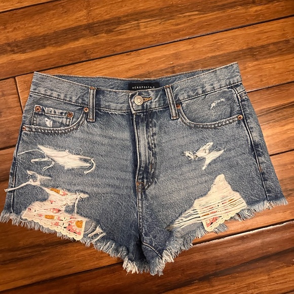 Aeropostale Women’s Shorts Size 6 - Picture 1 of 6